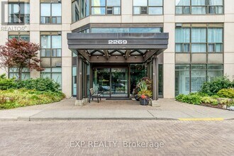 2269 Lake Shore Blvd W in Toronto, ON - Building Photo - Building Photo