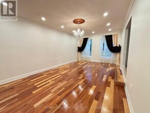 82 Windermere Crescent in Richmond Hill, ON - Building Photo - Building Photo