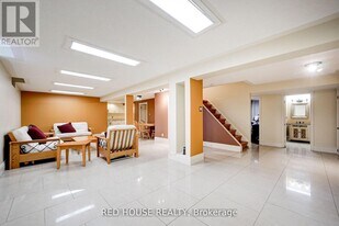 4450 Mayflower Dr in Mississauga, ON - Building Photo