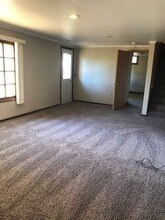 1308 Tuxedo Rd NW in Minot, ND - Building Photo - Building Photo