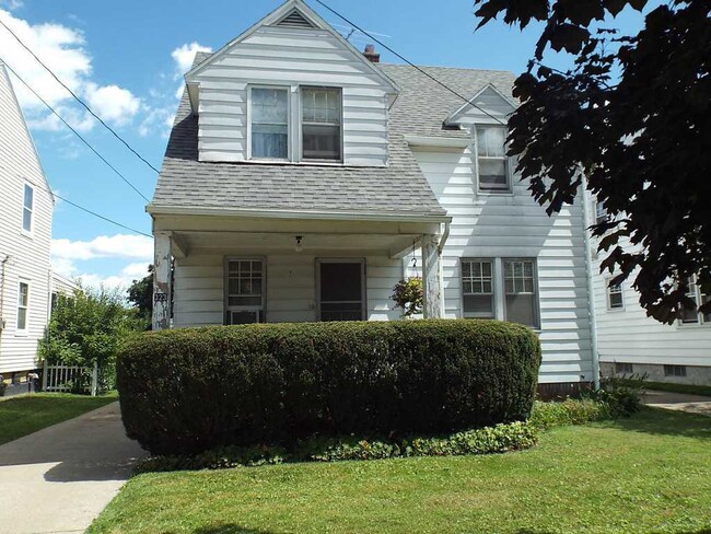 323 Hillview Dr in Rossford, OH - Building Photo - Building Photo