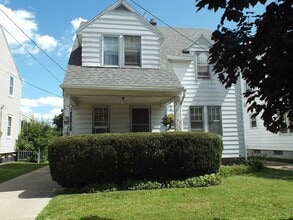 323 Hillview Dr in Rossford, OH - Building Photo - Building Photo