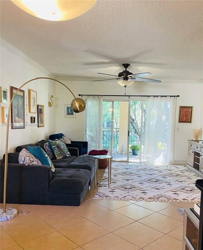 2445 Centergate Dr in Miramar, FL - Building Photo - Building Photo