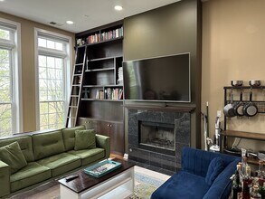 1331 N Greenview Ave in Chicago, IL - Building Photo - Building Photo