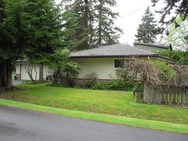 4256 90th Ave SE in Mercer Island, WA - Building Photo - Building Photo