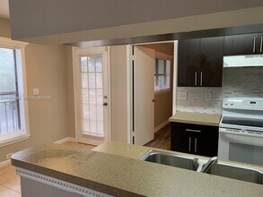 3932 NW 87th Ave in Sunrise, FL - Building Photo - Building Photo