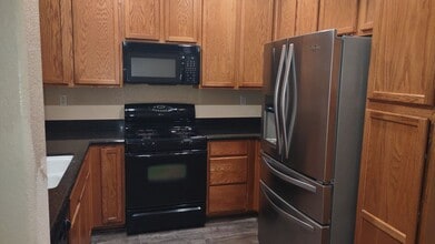 8450 Crystal Walk Cir in Elk Grove, CA - Building Photo - Building Photo