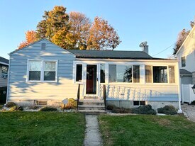 19 Hammock Pky in Clinton, CT - Building Photo