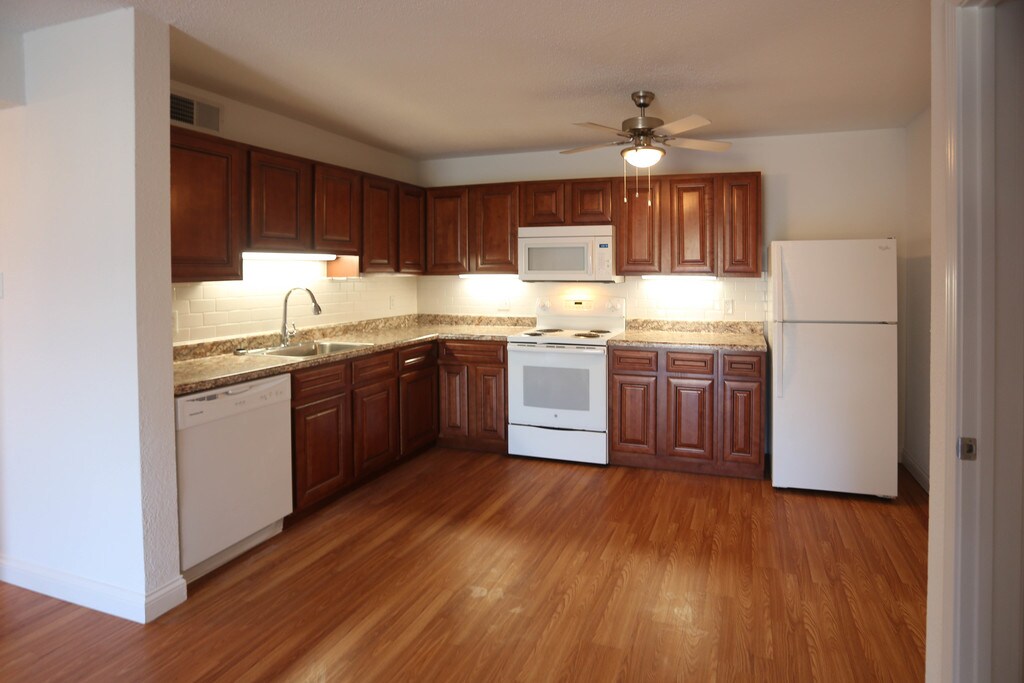 Tuscany Village Apartments Oakville, MO Apartments