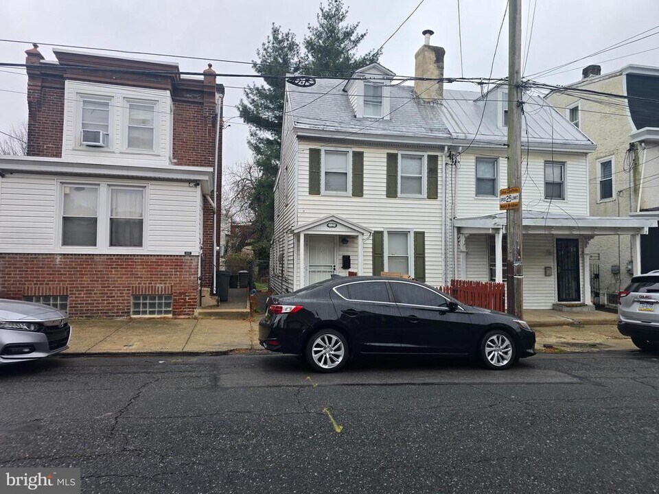 4843 Griscom St in Philadelphia, PA - Building Photo