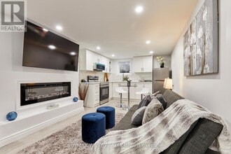67 Hobbs Dr in Bowmanville, ON - Building Photo - Building Photo