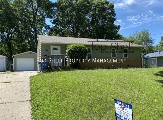 property at 2752 Holcomb Ave