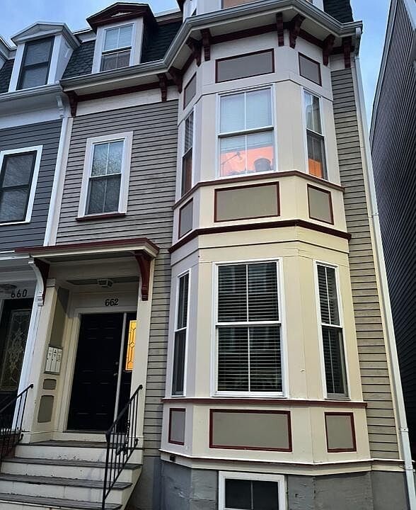 662 E 7th St in Boston, MA - Building Photo