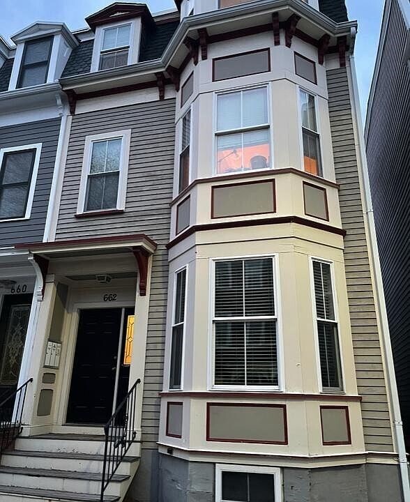 property at 662 E 7th St