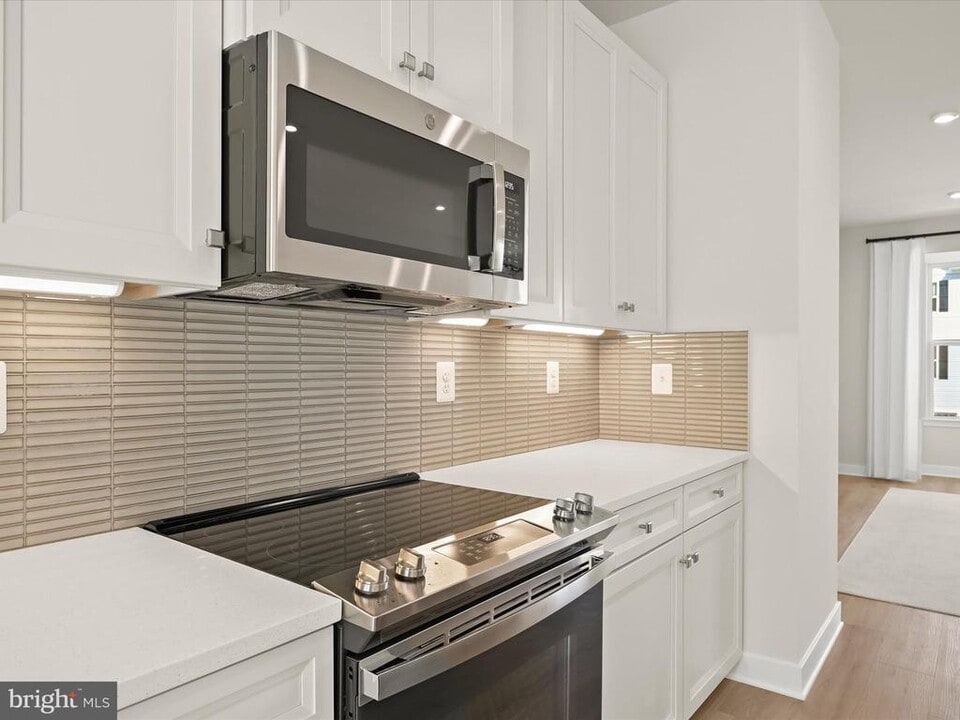 7840 Blackbriar Wy in Laurel, MD - Building Photo