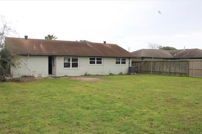 2421 Pine St in Galveston, TX - Building Photo - Building Photo