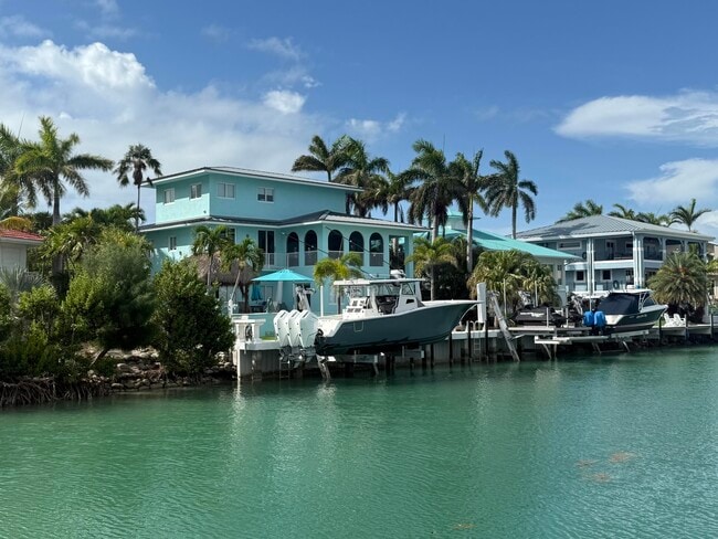 124 Indies Dr N in Duck Key, FL - Building Photo - Building Photo