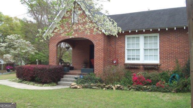property at 3131 Woodlawn Ave