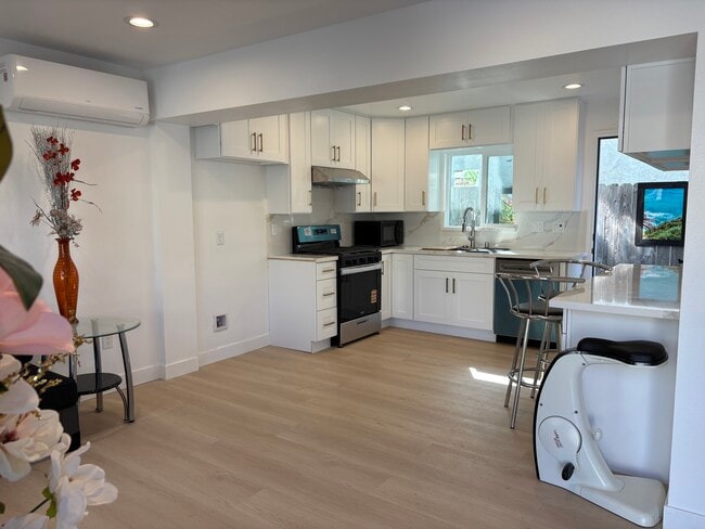 2221 Alabama St, Unit # 4
