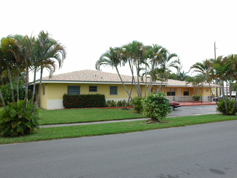 50 SE 3rd Ave in Dania Beach, FL - Building Photo