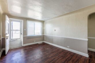 3161 S Lincoln St in Englewood, CO - Building Photo - Interior Photo