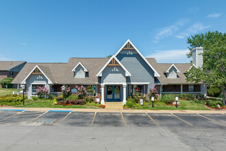 The Greens Of Bedford in Tulsa, OK - Foto de edificio - Building Photo