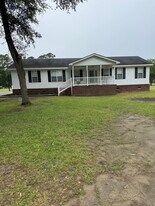 1381 Queenie Rd in Moncks Corner, SC - Building Photo