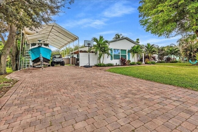 2931 SW 108th Way in Davie, FL - Building Photo - Building Photo