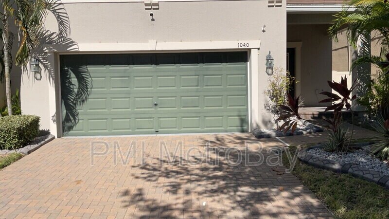 1040 Oliveto Verdi Ct in Brandon, FL - Building Photo