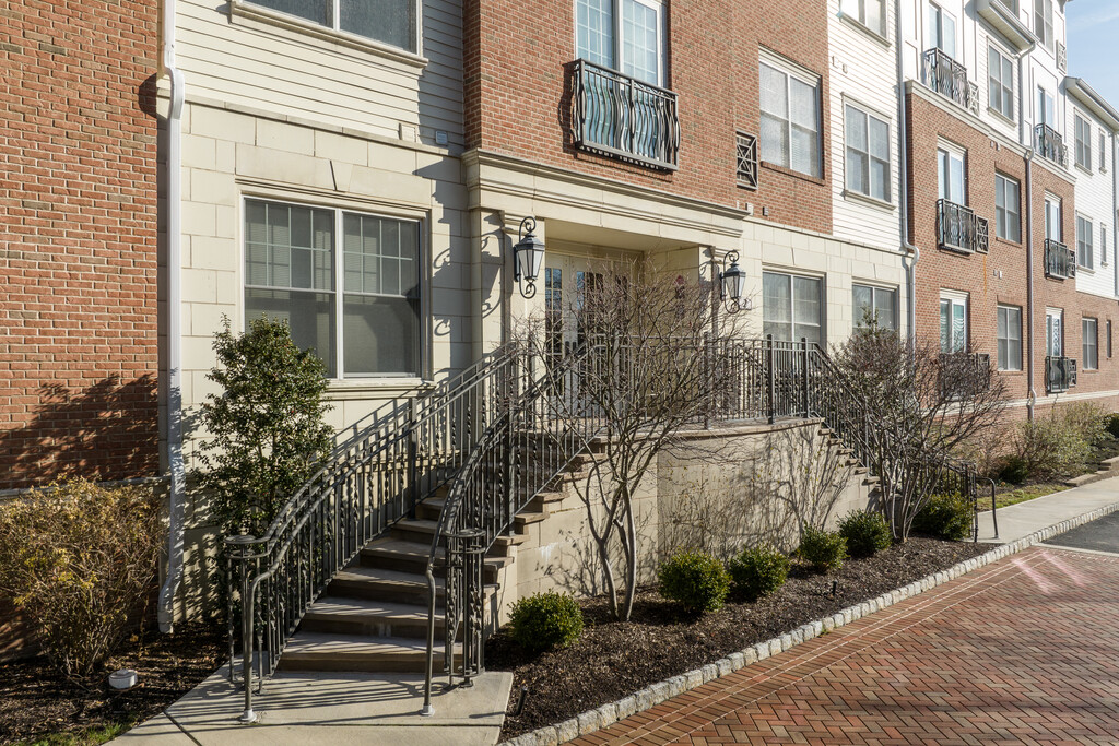 The Plaza at Tenafly Apartments Tenafly, NJ Apartments For Rent
