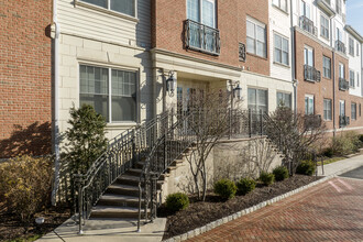 The Plaza at Tenafly in Tenafly, NJ - Building Photo - Building Photo