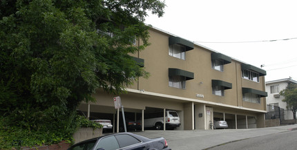 2000 E 30th St in Oakland, CA - Foto de edificio - Building Photo