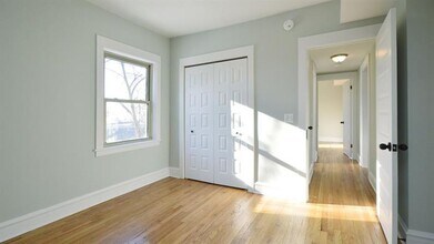 648 Elgin Ave, Unit Second Floor in Forest Park, IL - Building Photo - Building Photo