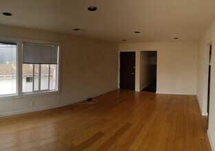 8061 Greenridge Dr in Oakland, CA - Building Photo - Building Photo
