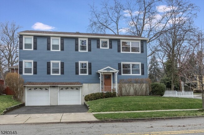 222 Ashland Ave, Unit 1 in Bloomfield, NJ - Building Photo - Building Photo