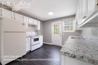 102 Valley View Cir in Clarksville, TN - Building Photo - Building Photo