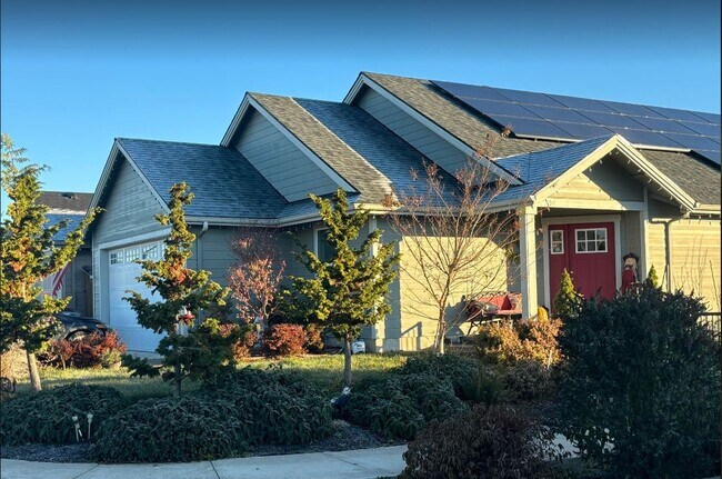 456 SE Ray St in Dallas, OR - Building Photo - Building Photo