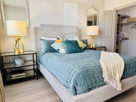 Savannah Oaks in San Antonio, TX - Building Photo