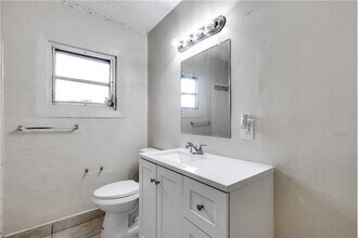 1745 NW 29th Ln in Fort Lauderdale, FL - Building Photo - Building Photo
