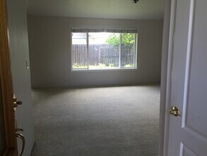 2723 Esther Ln in Grants Pass, OR - Building Photo - Building Photo