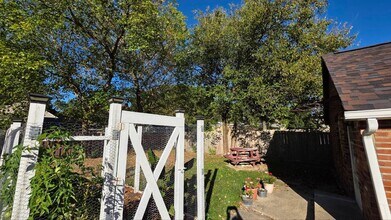 25260 Sprague Rd in Olmsted Falls, OH - Building Photo - Building Photo