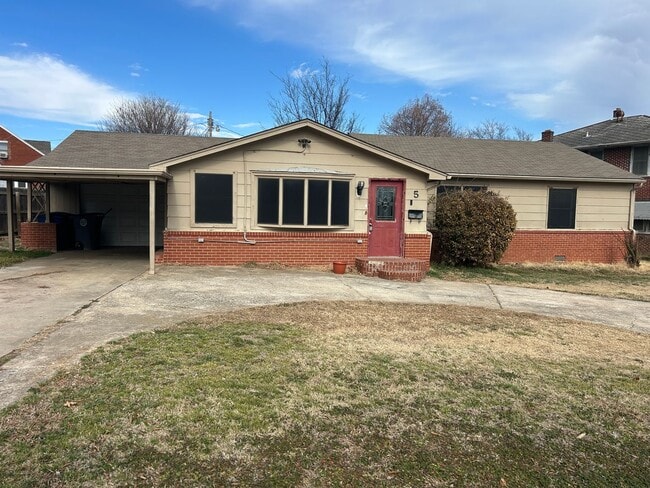 property at 5 E Victoria St