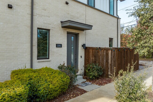 Stevens Park Townhomes in Dallas, TX - Foto de edificio - Building Photo