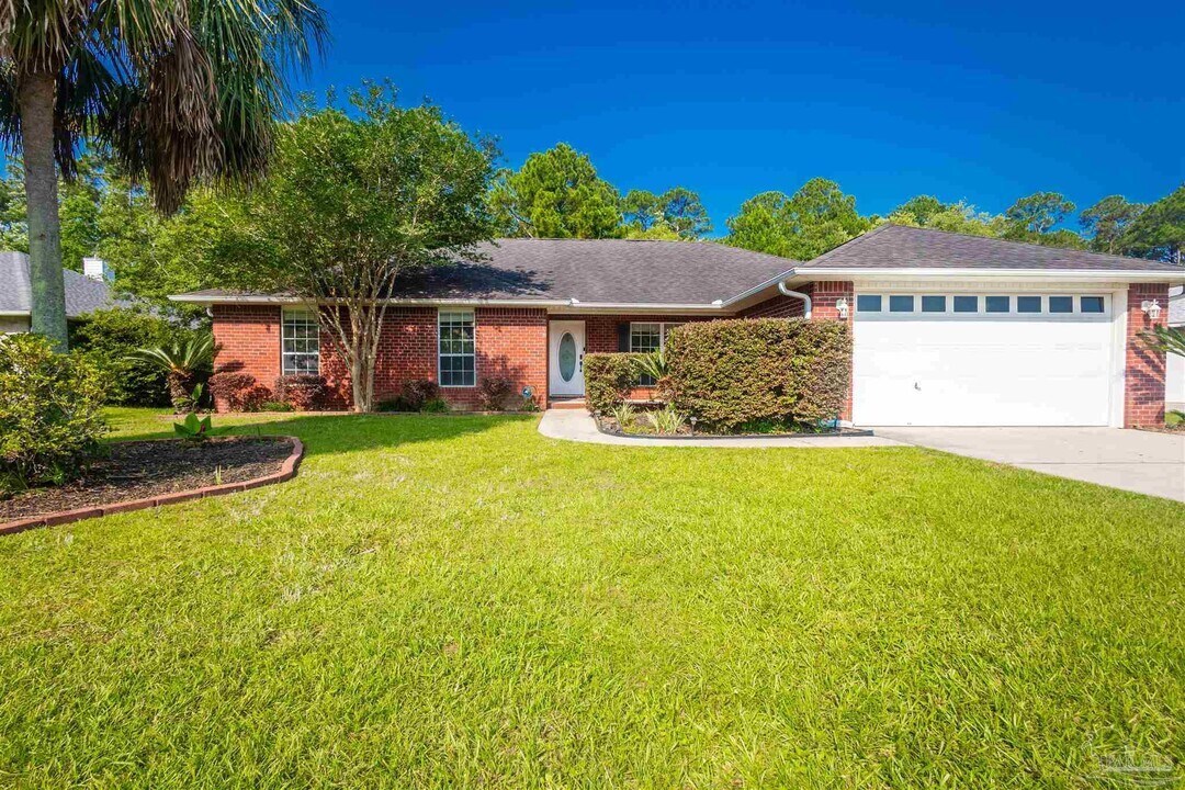 1915 Crown Pointe Blvd in Pensacola, FL - Foto de edificio