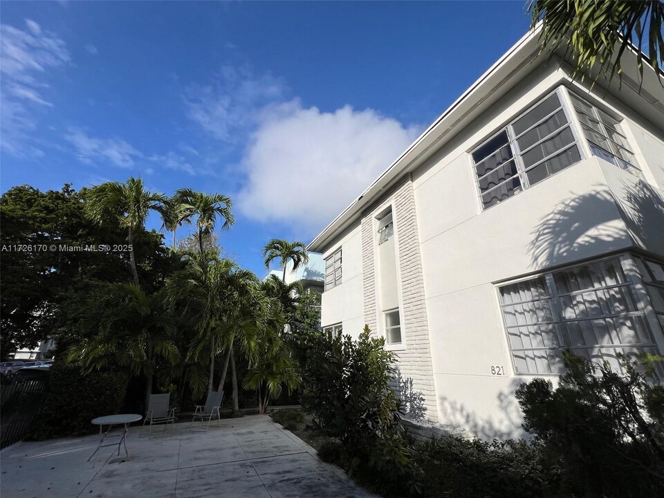 821 Jefferson Ave in Miami Beach, FL - Building Photo