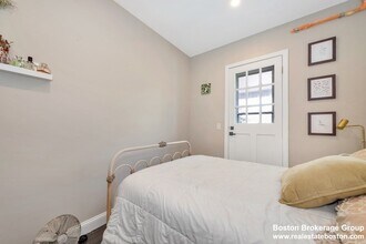 777 Columbia Rd, Unit 2 in Boston, MA - Building Photo - Building Photo