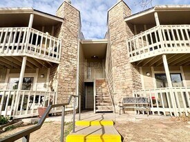 8225 S Fairmount Dr in Denver, CO - Building Photo