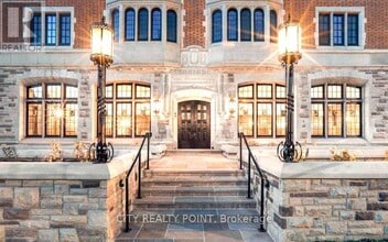 2 Clarendon Ave in Toronto, ON - Building Photo - Building Photo