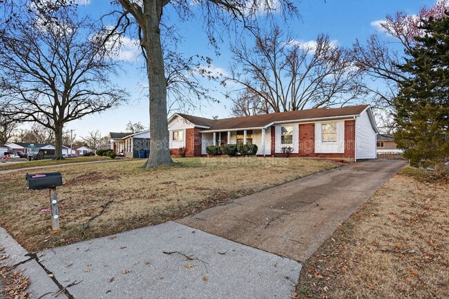 2385 Greenbriar Dr in Florissant, MO - Building Photo - Building Photo