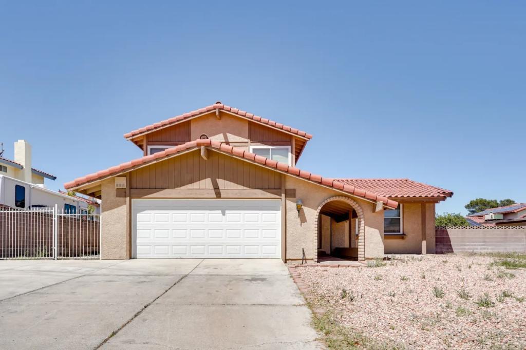 864 E Eldorado Ln in Las Vegas, NV - Building Photo